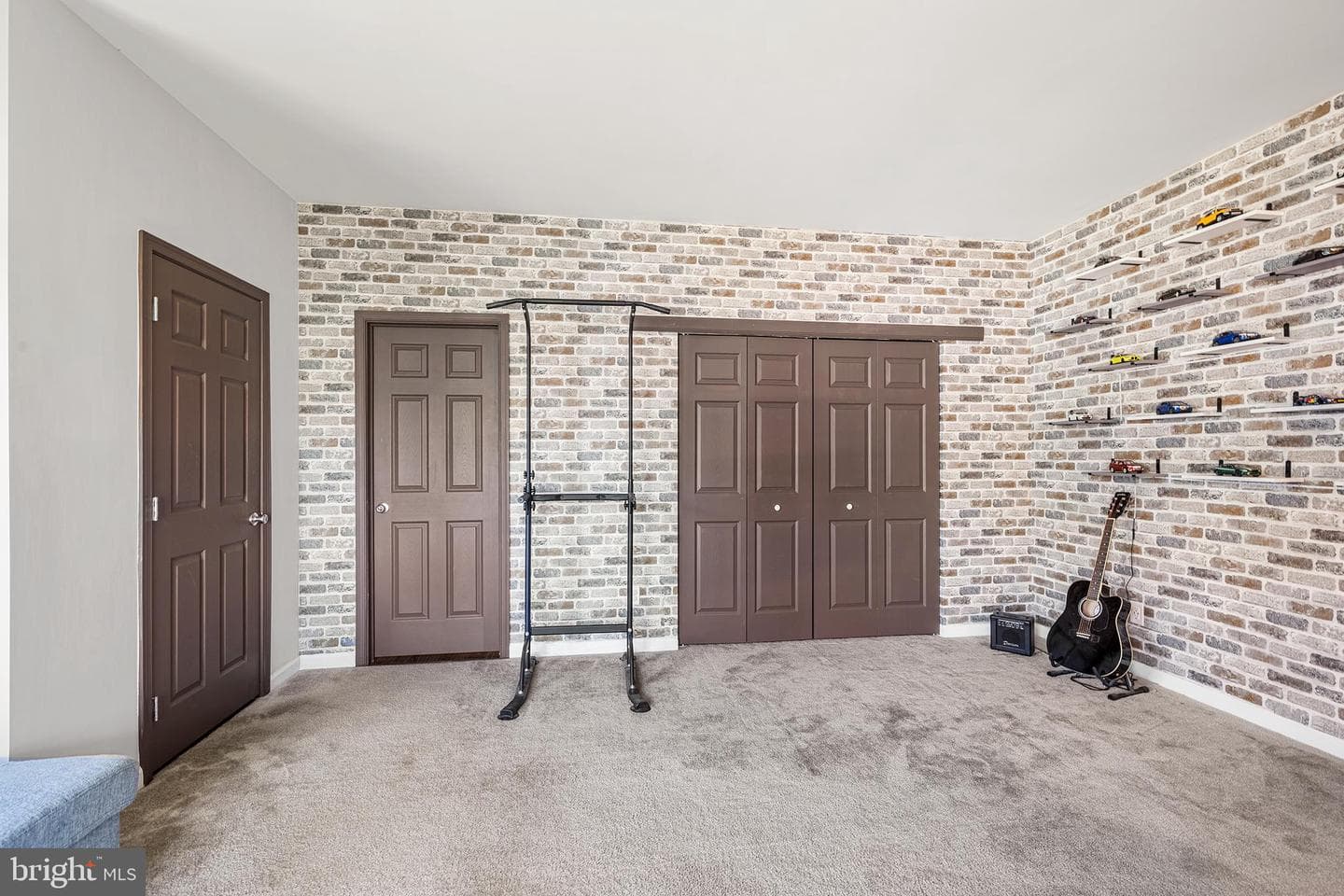 421 Ridgewood Drive photo 9