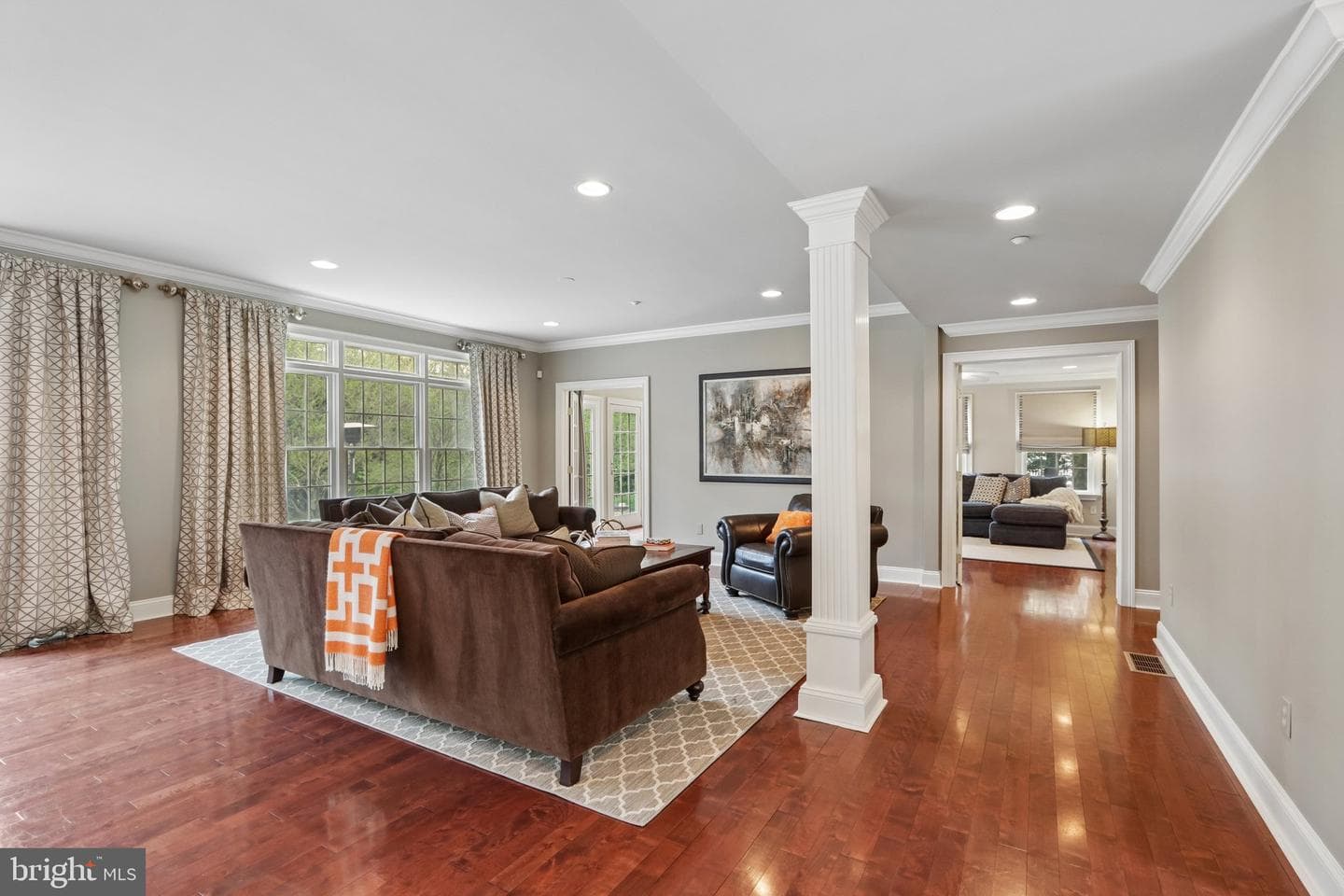 209 E Welsh Road photo 11
