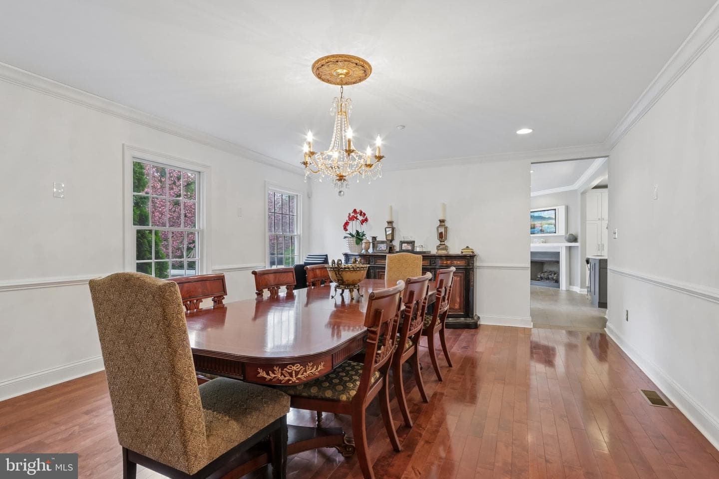 209 E Welsh Road photo 25