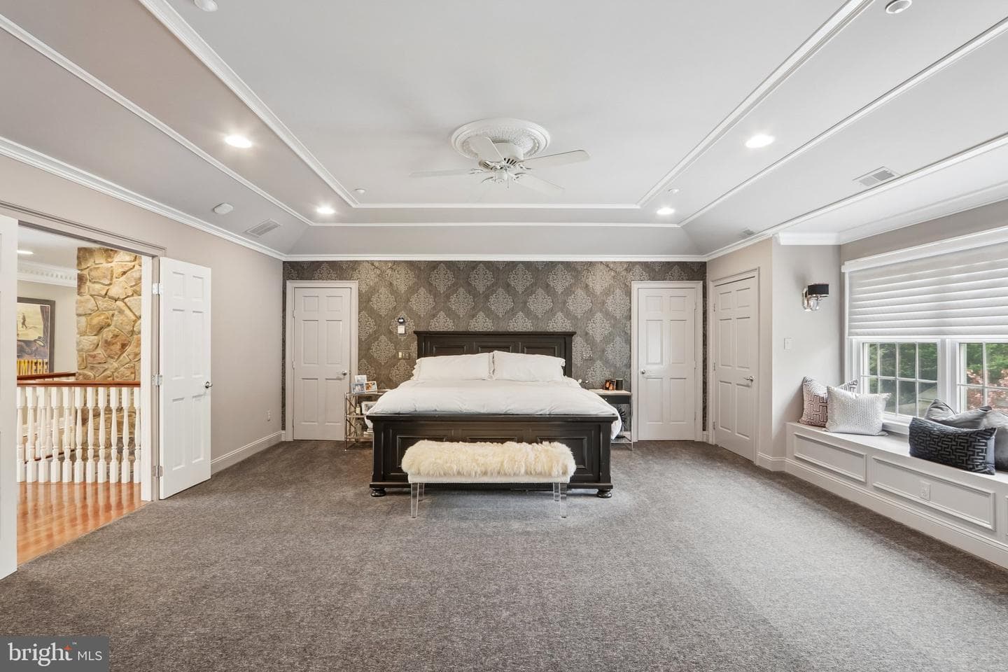 209 E Welsh Road photo 32