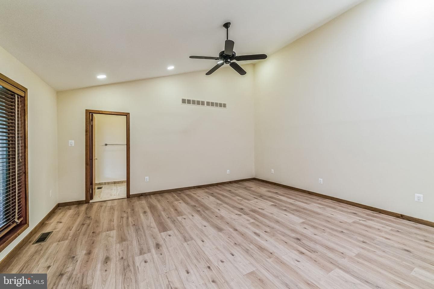 468 Long Lane photo 31