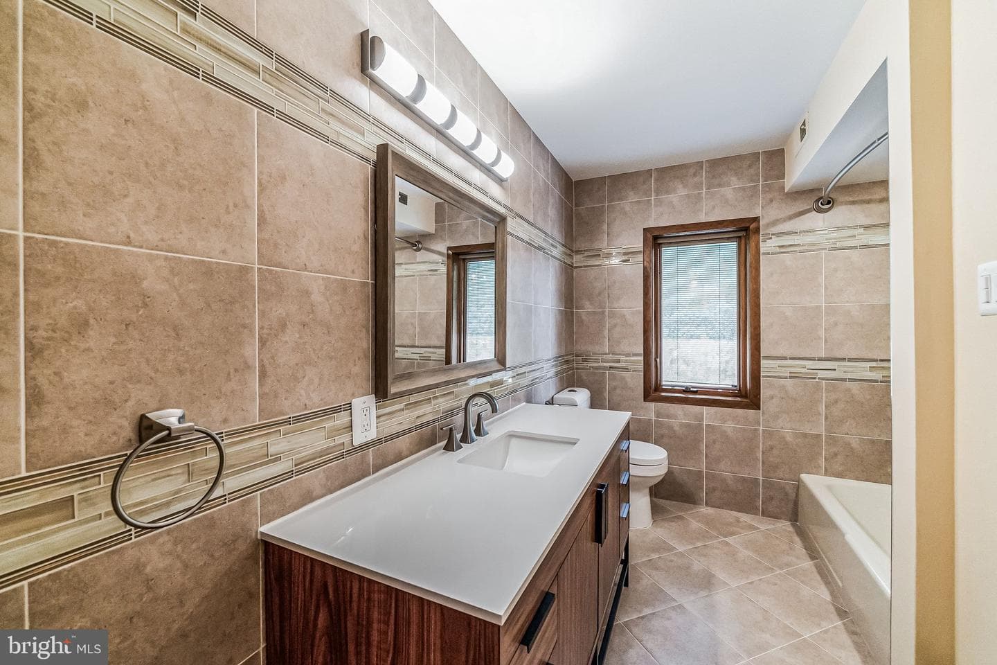 468 Long Lane photo 41