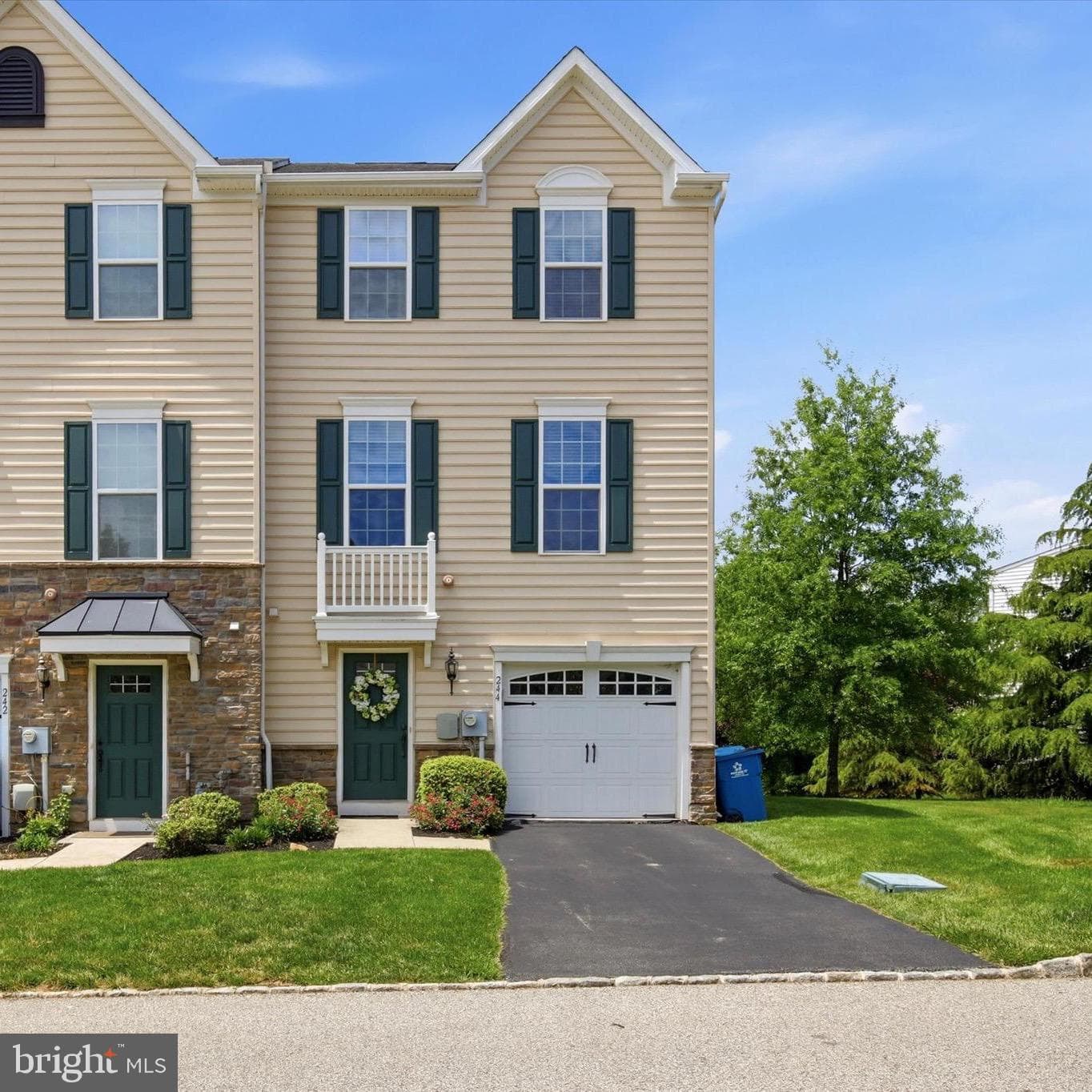 244 Macdonald Avenue #16