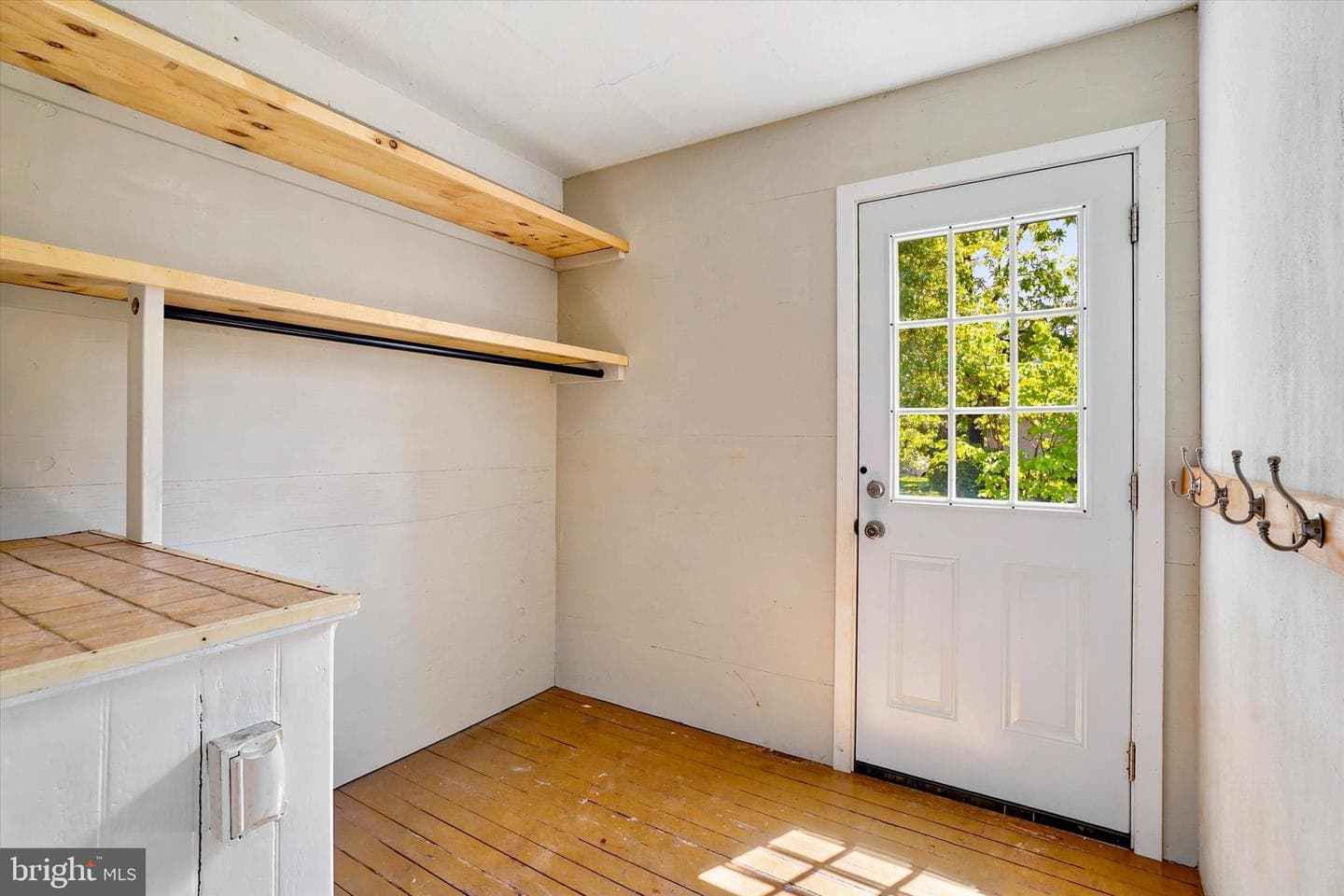 703 E Walnut Street photo 13
