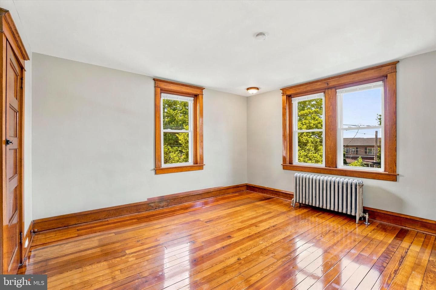 703 E Walnut Street photo 16