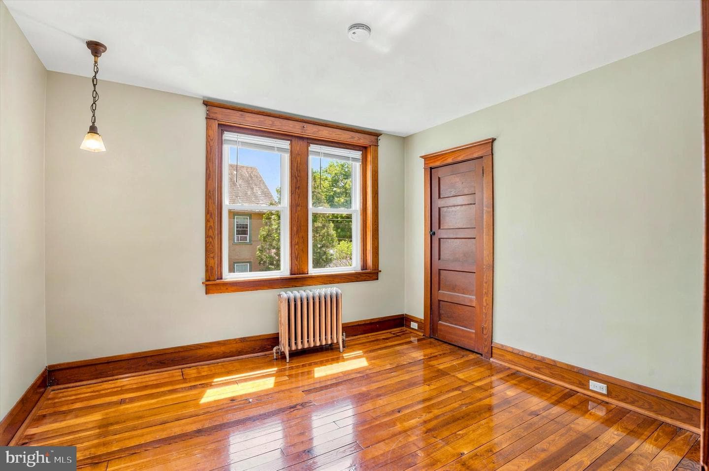 703 E Walnut Street photo 18