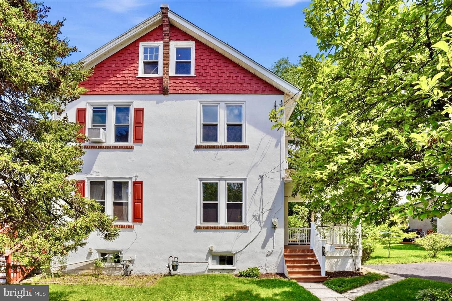 703 E Walnut Street photo 2