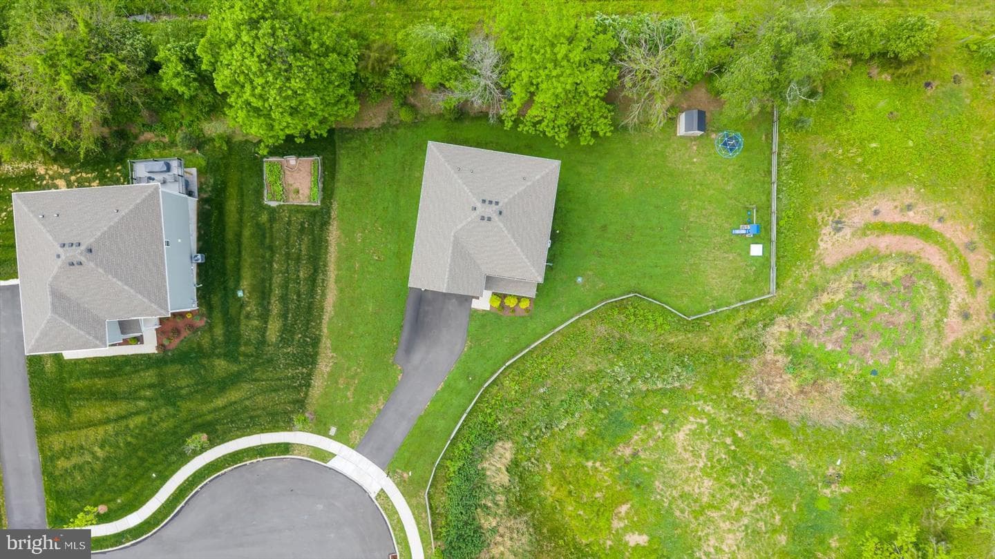 120 Eleanor Court photo 45
