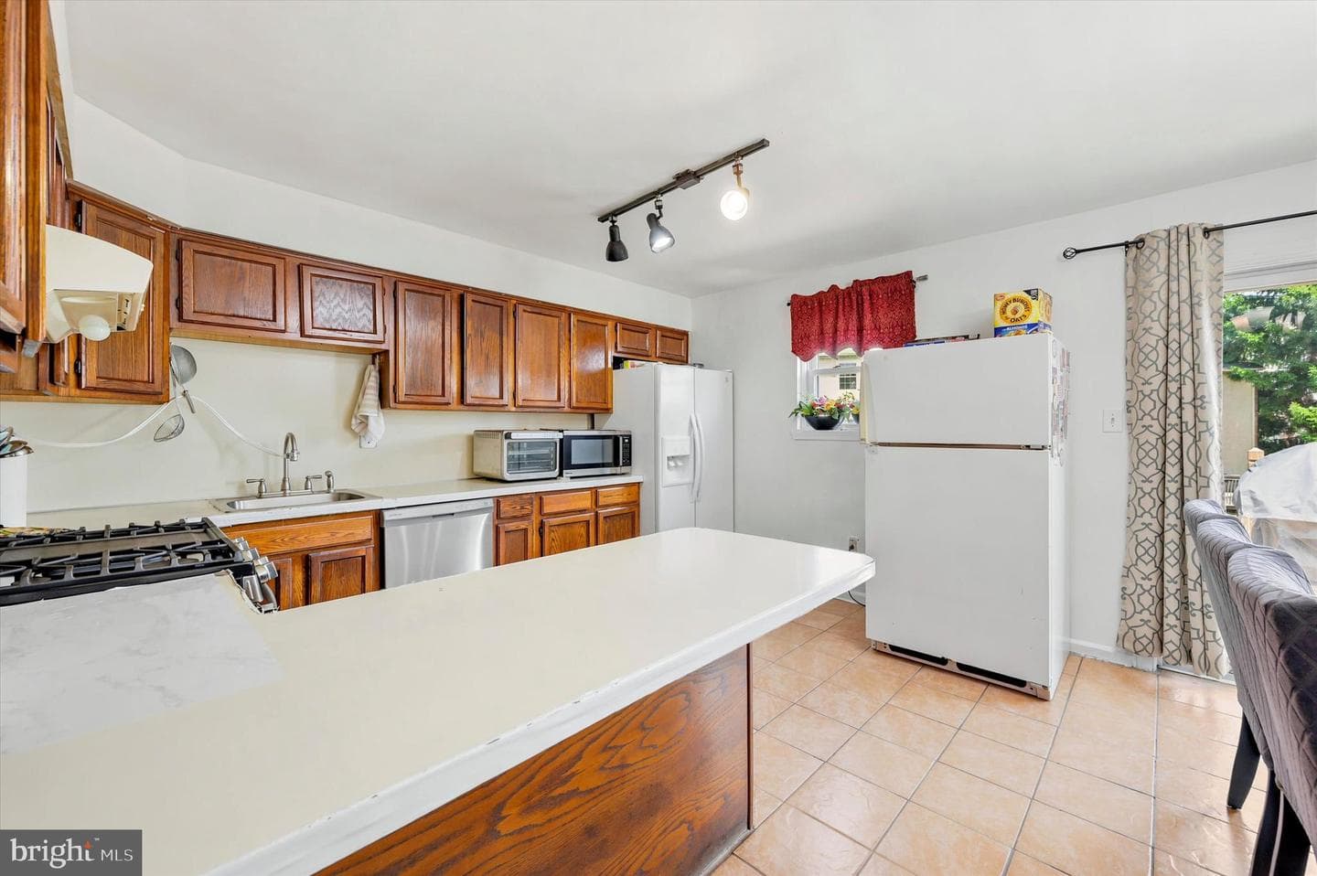 625 Coates Ln photo 6