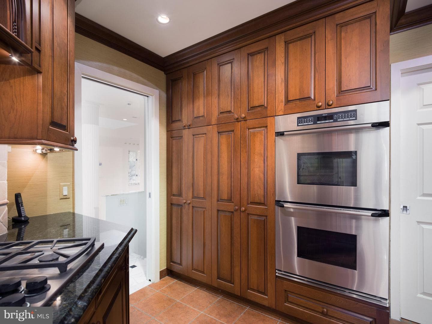 1270 Round Hill Road photo 18