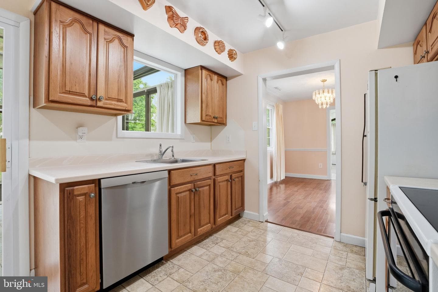 2049 Hawthorne Lane photo 11