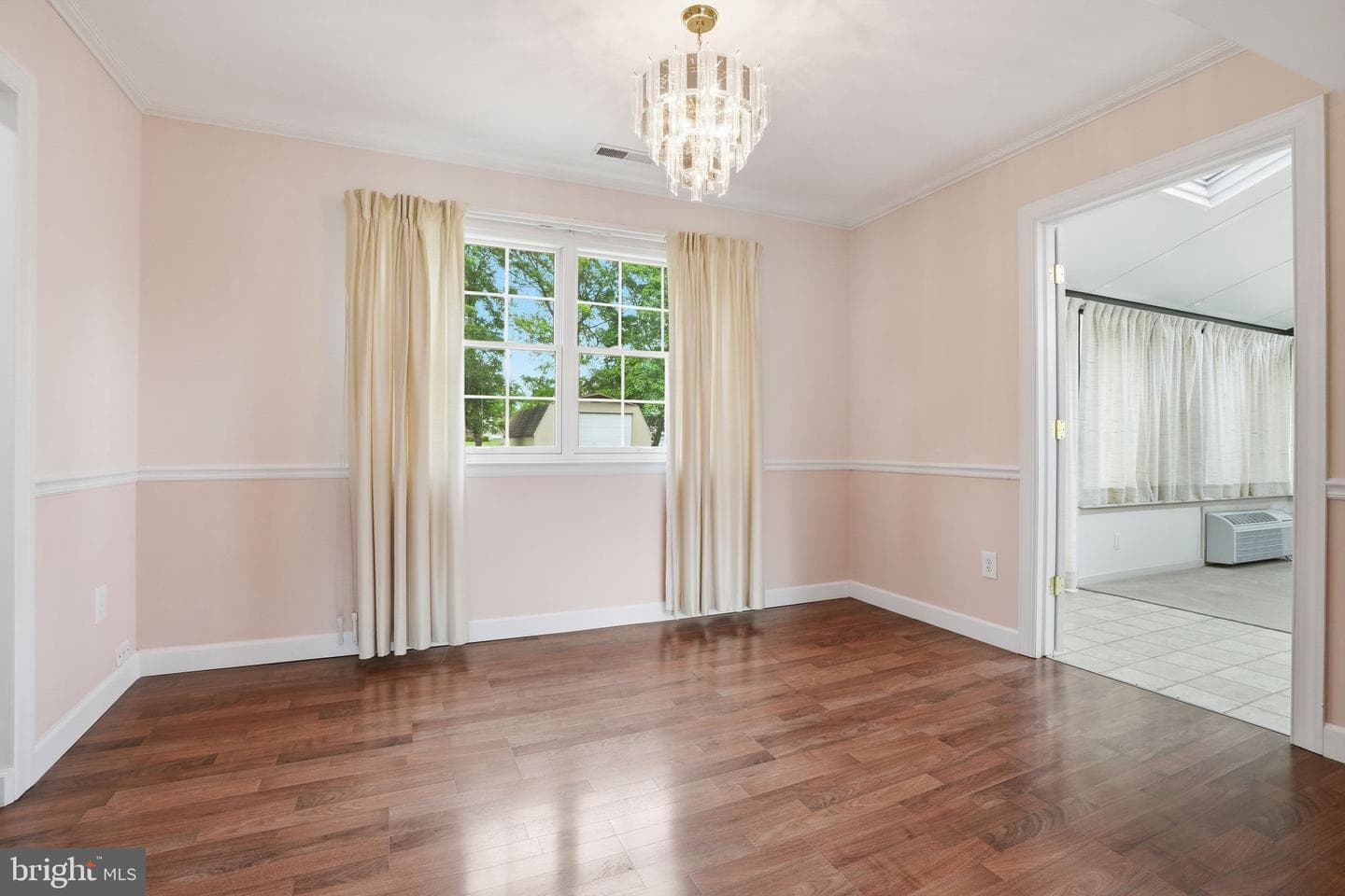 2049 Hawthorne Lane photo 13