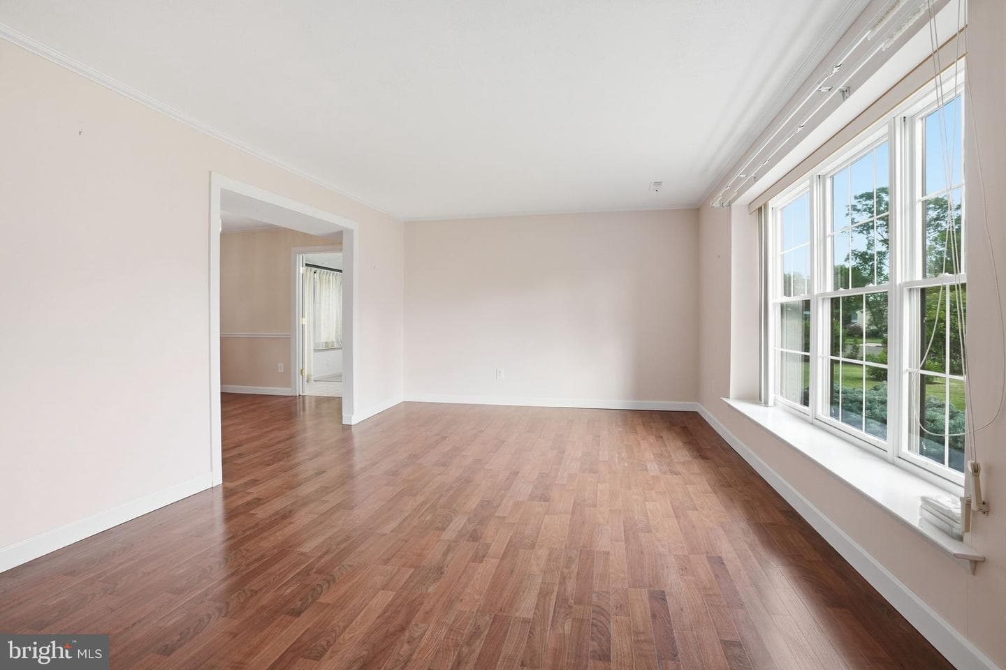 2049 Hawthorne Lane photo 3