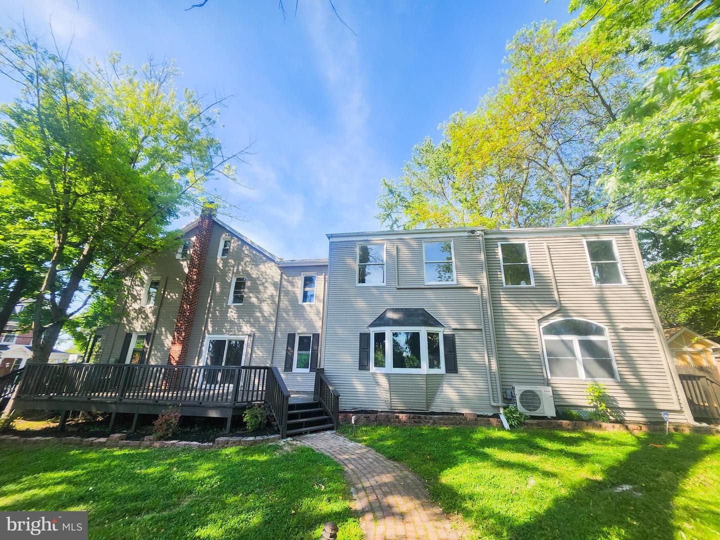 139 W Walnut Street photo 25