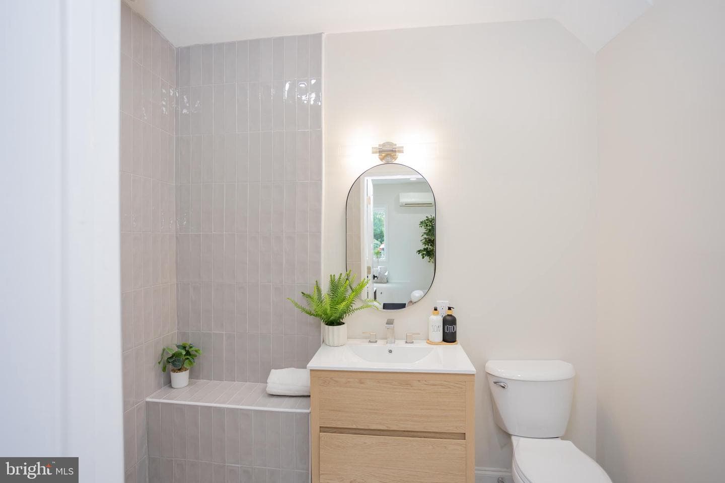139 W Walnut Street photo 36