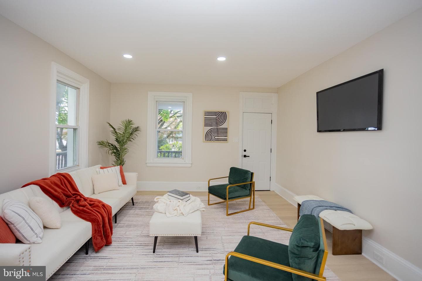 139 W Walnut Street photo 5