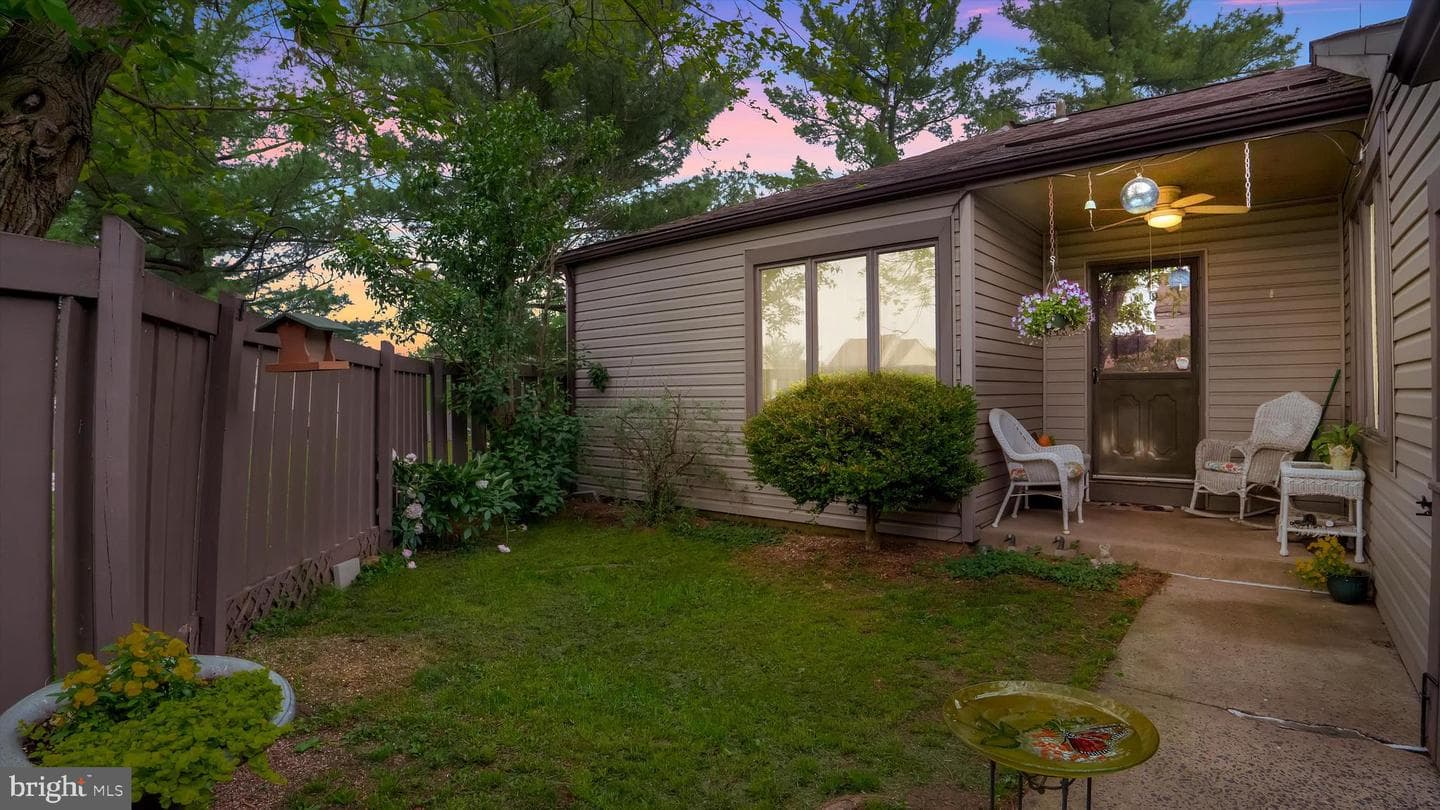 299 Bridge Street photo 1