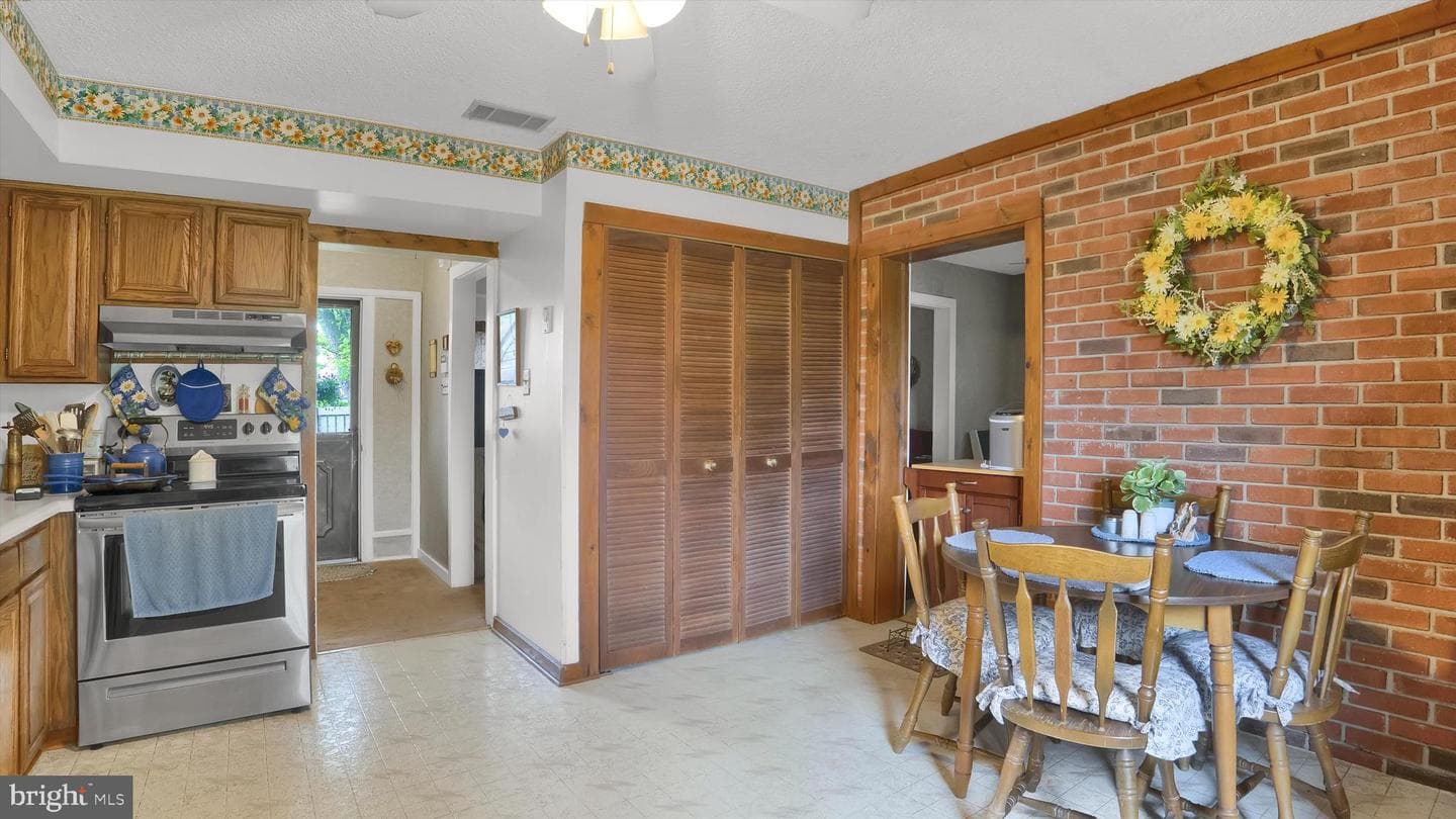 299 Bridge Street photo 16