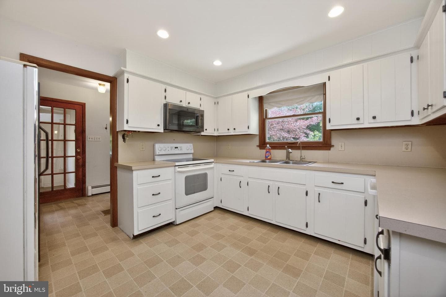 645 Landis Road photo 8