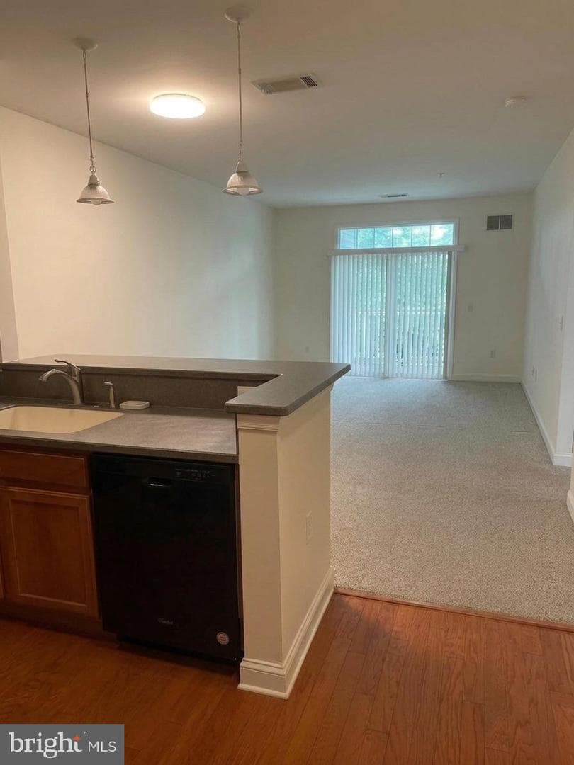 200 W Elm Street #1108 photo 3