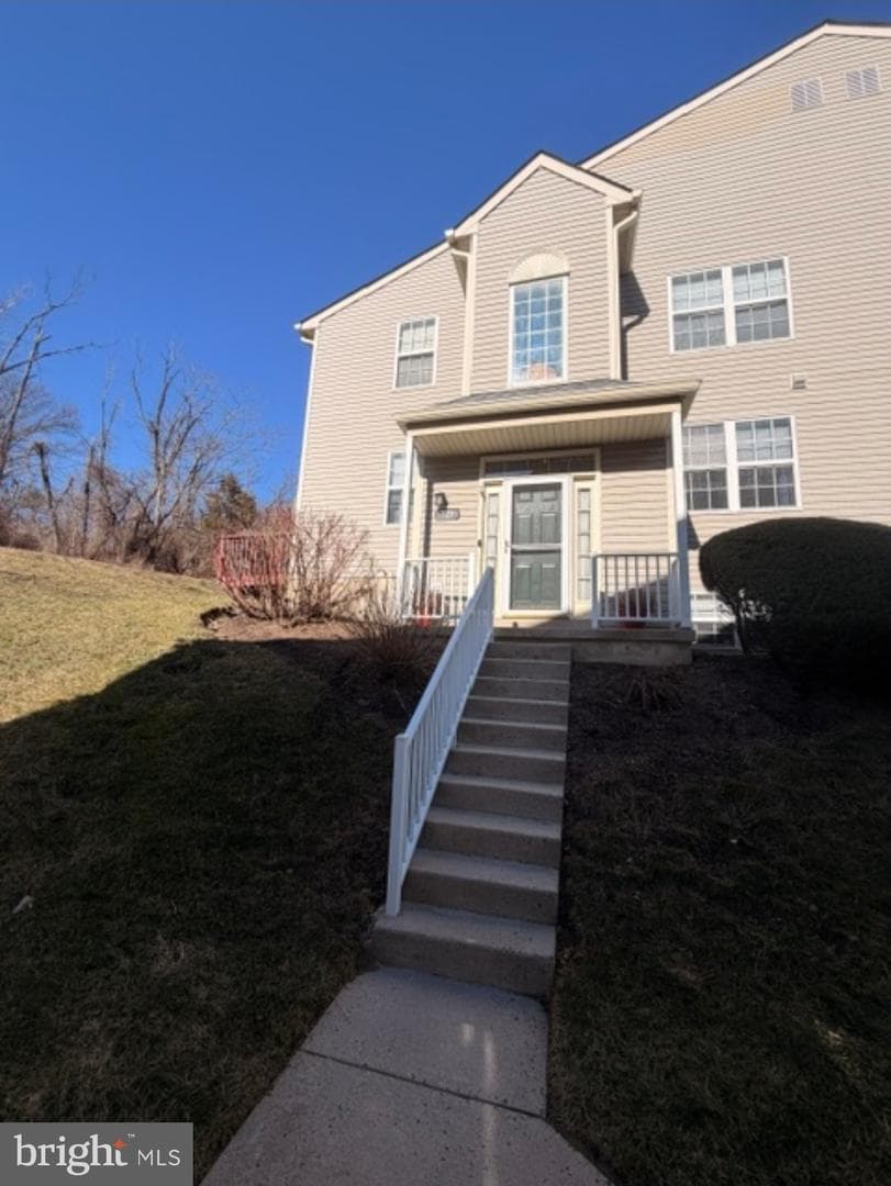 723 Thornhill Dr photo 1