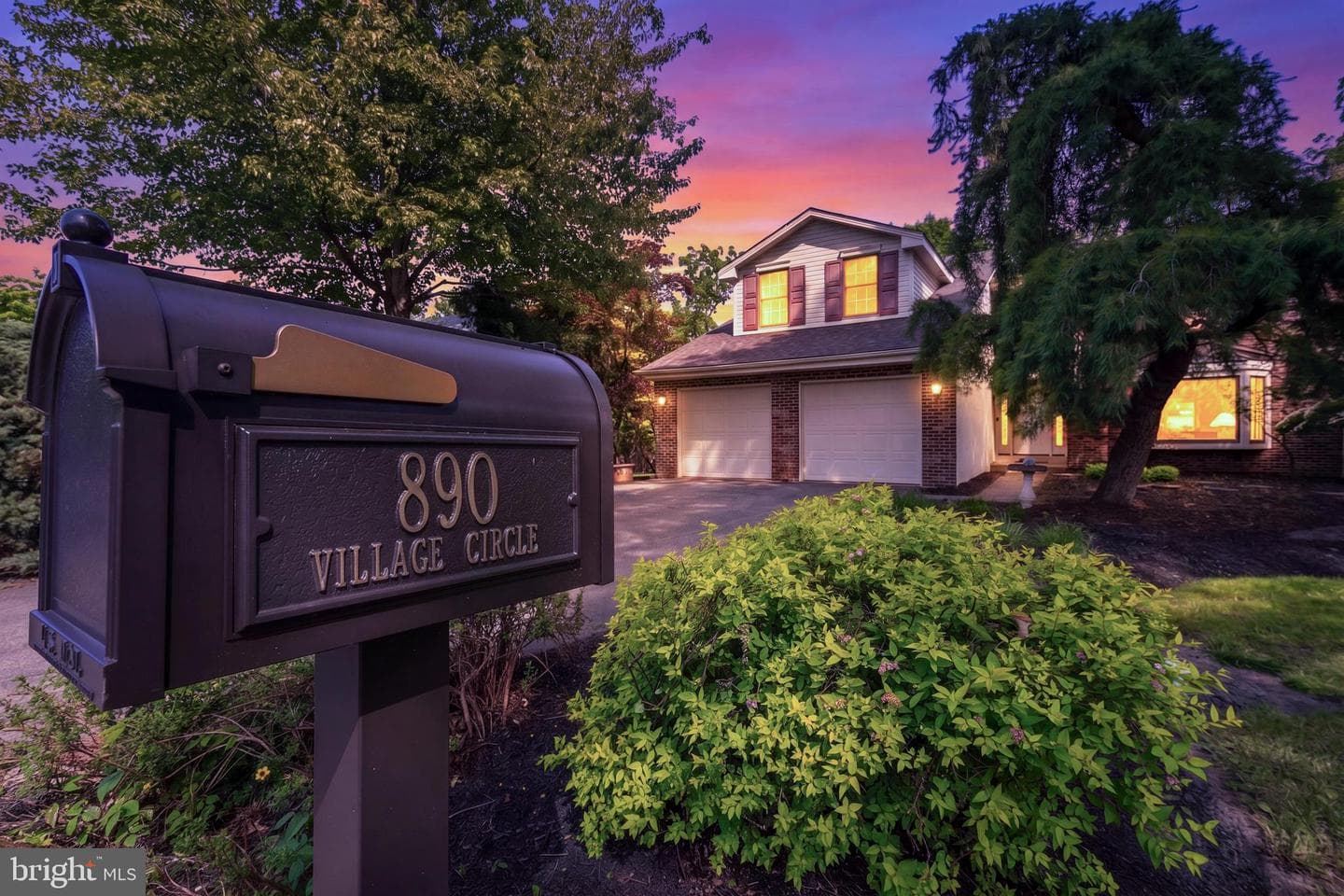 890 Village Circle photo 2