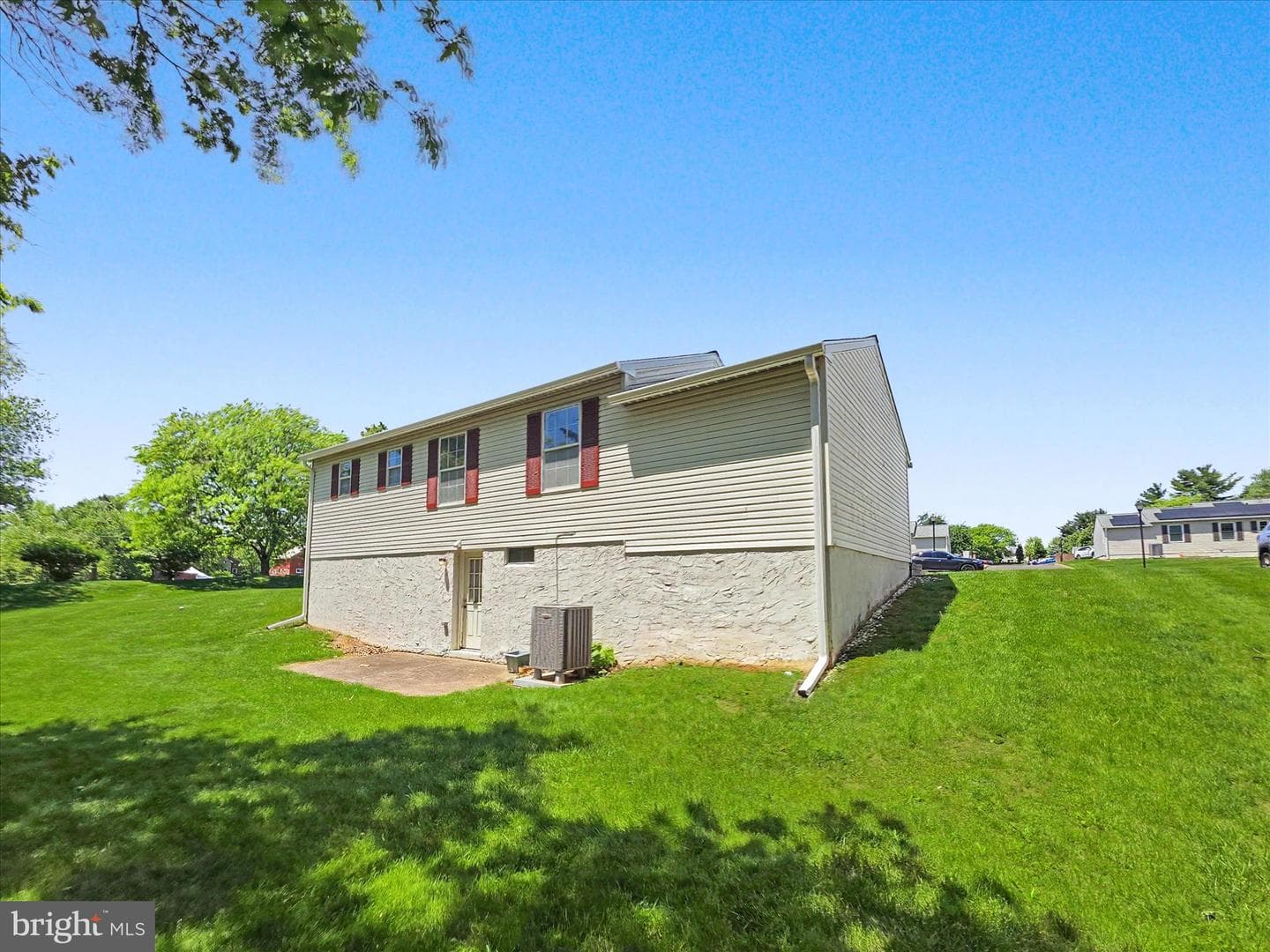 1306 Fairbourne Court photo 3
