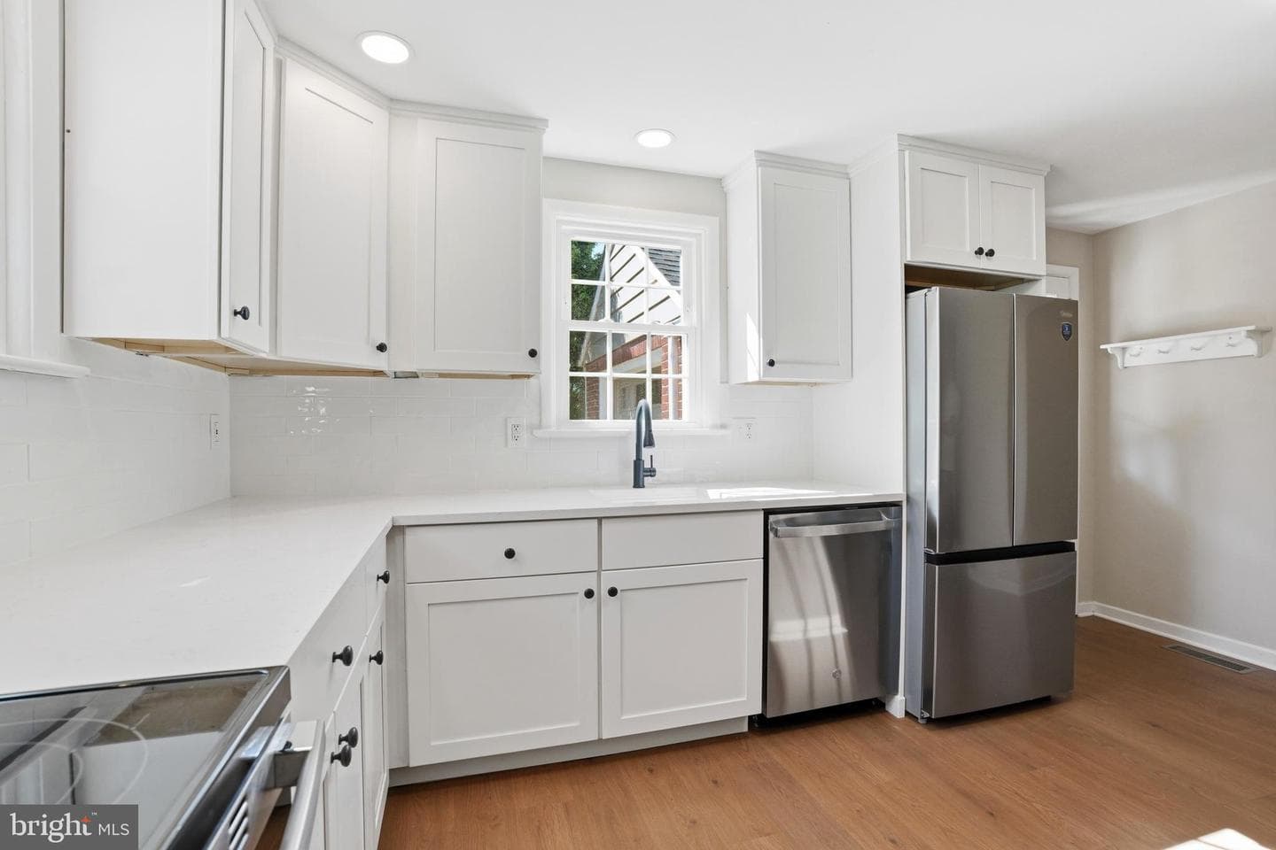 2724 Beech Street photo 5