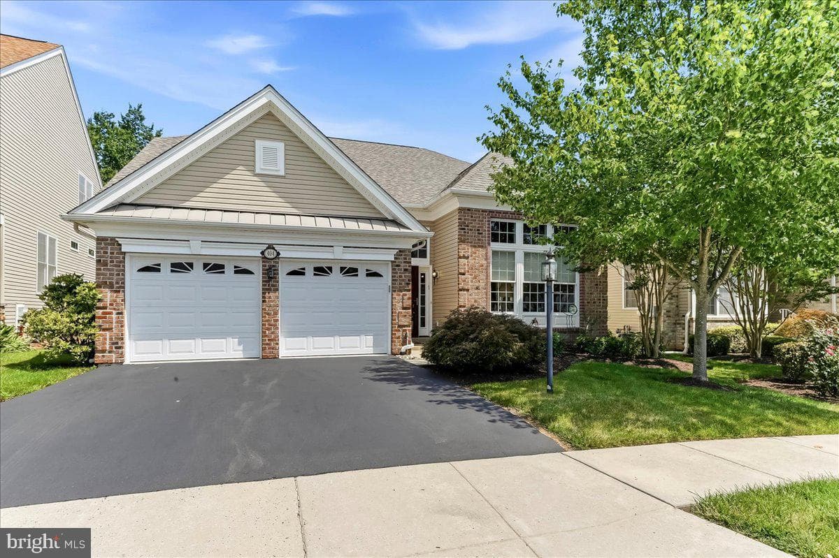 404 Peters Way photo 1