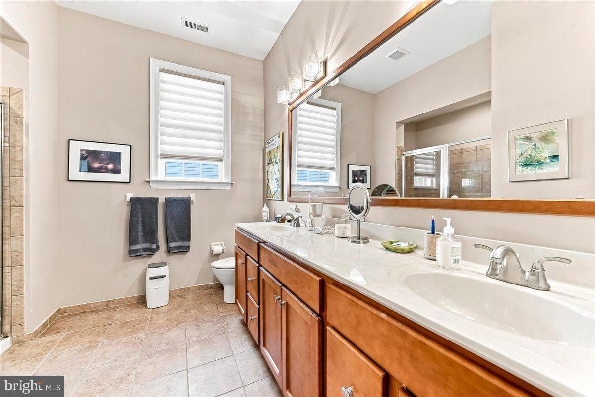 404 Peters Way photo 13