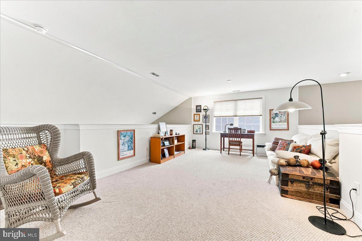 404 Peters Way photo 20