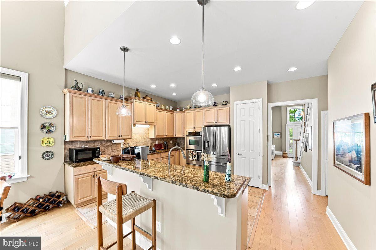 404 Peters Way photo 8
