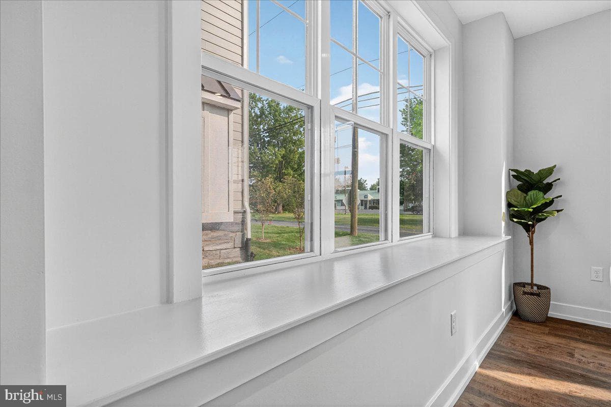 411 Isabelle Court #201 photo 23