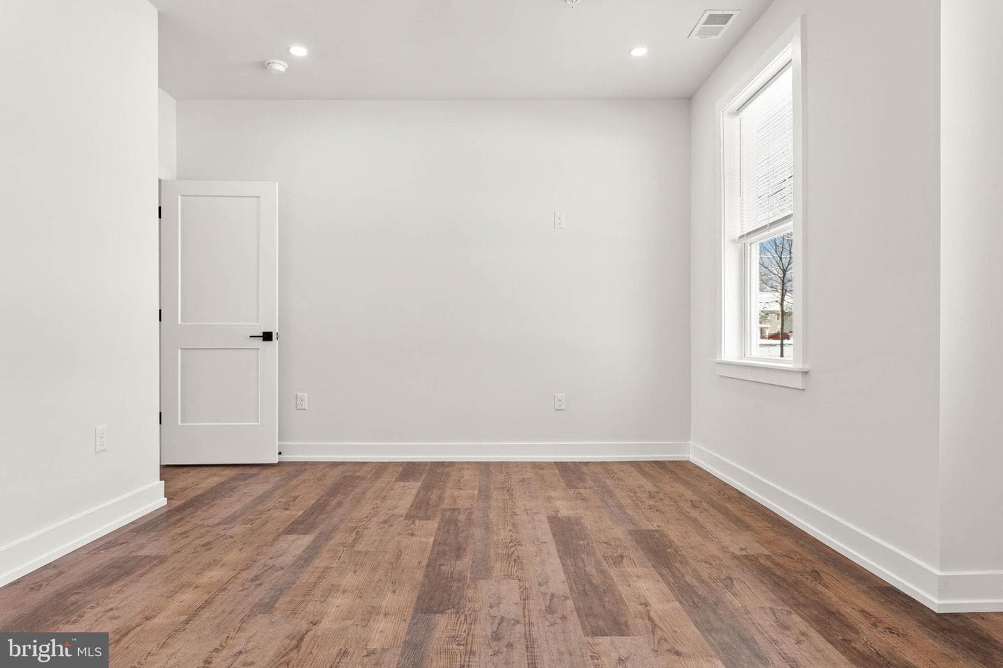 411 Isabelle Court #201 photo 26