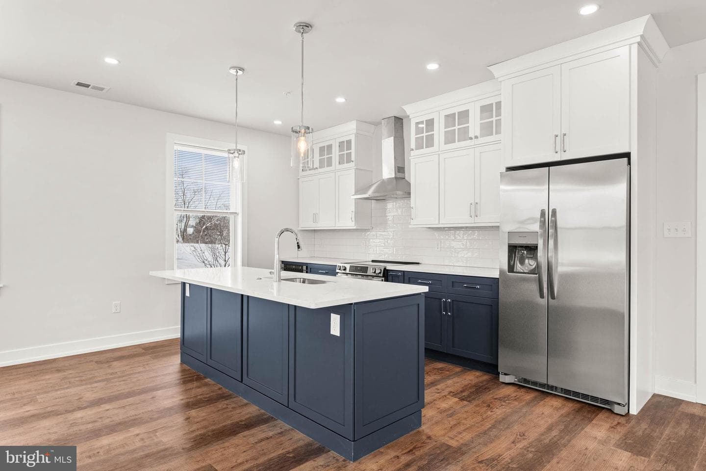 411 Isabelle Court #201 photo 6