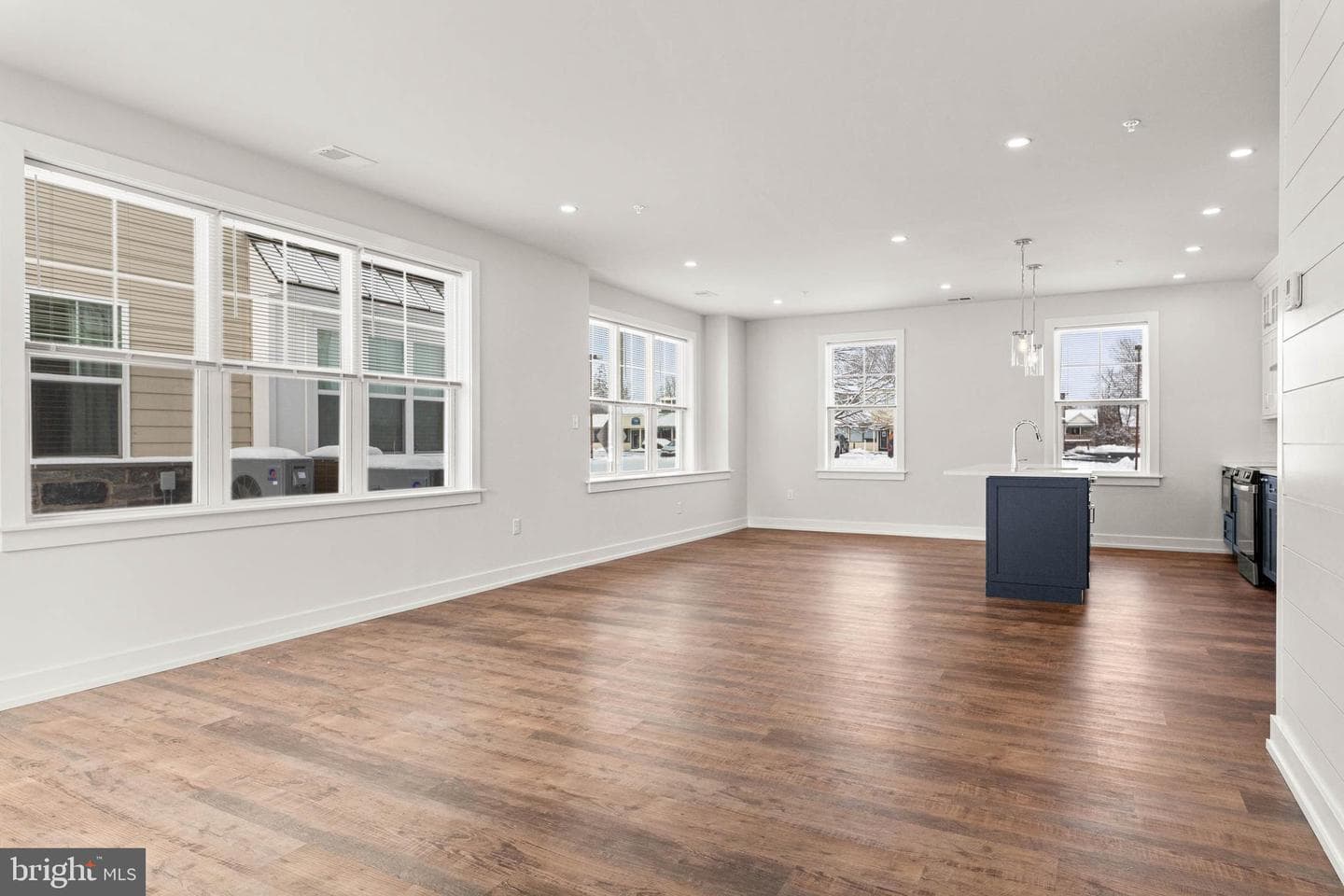 411 Isabelle Court #201 photo 9