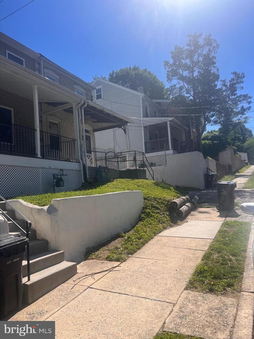415 E Chestnut Street photo 3