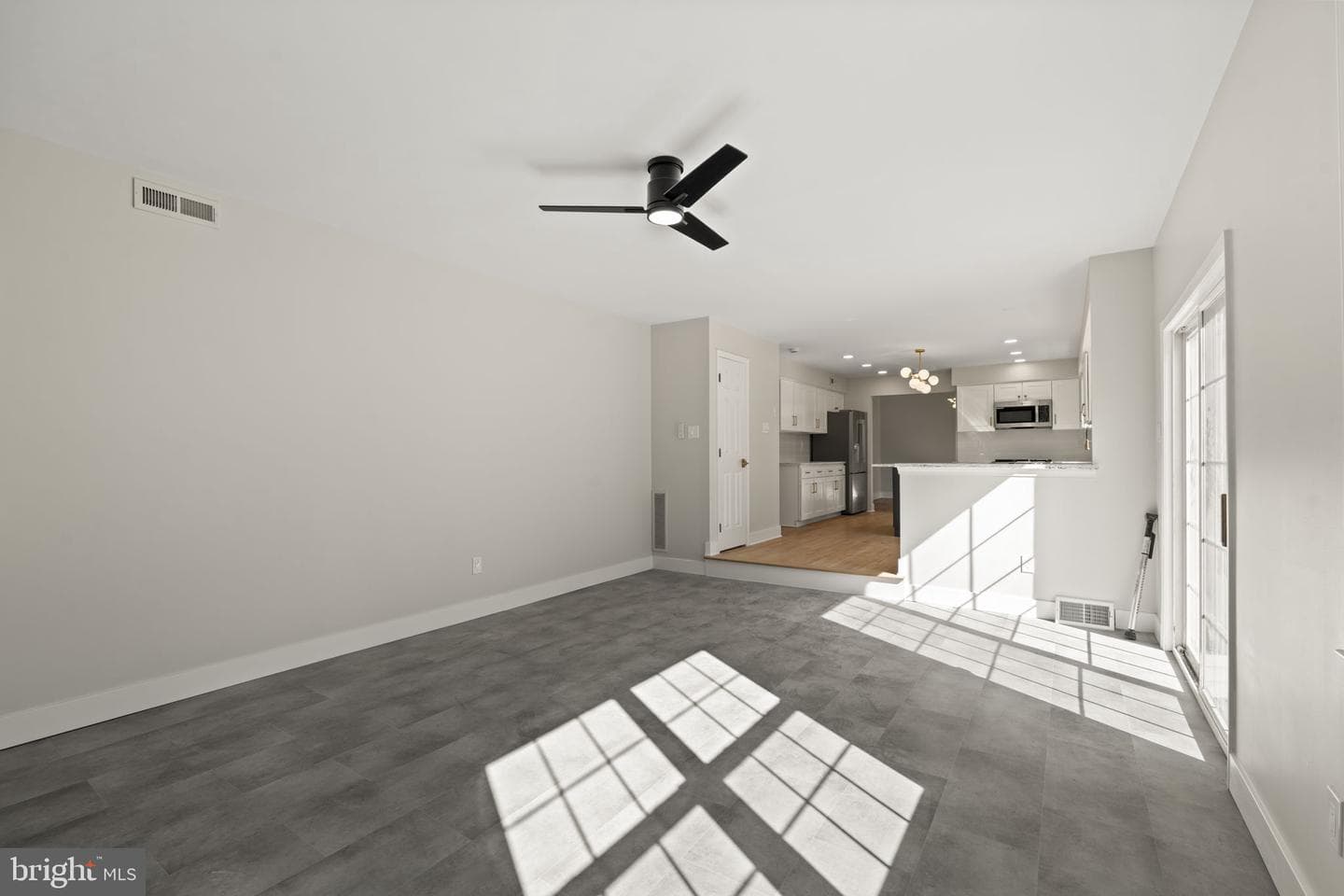 703 Gregory Drive photo 17