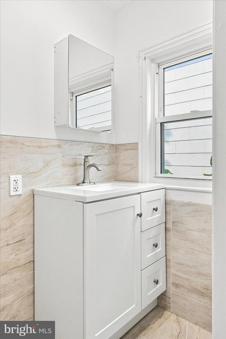 227 Greenfield Avenue photo 9