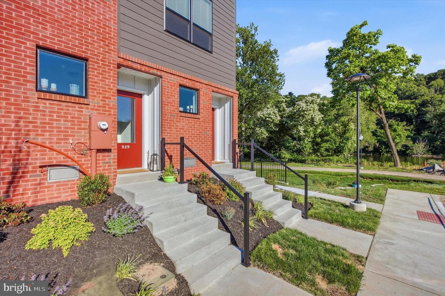 919 Riverplace Drive photo 3