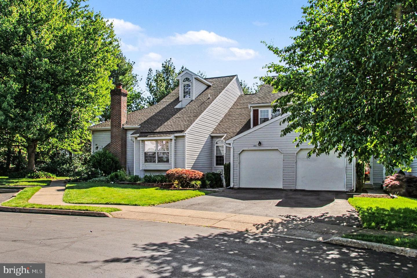 302 Somerset Court photo 3
