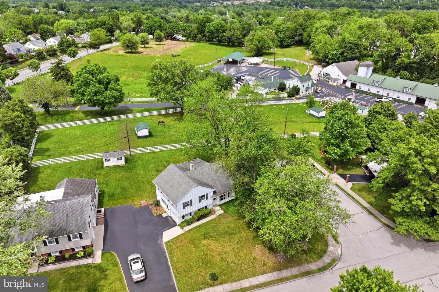 565 Dartmouth Drive photo 2