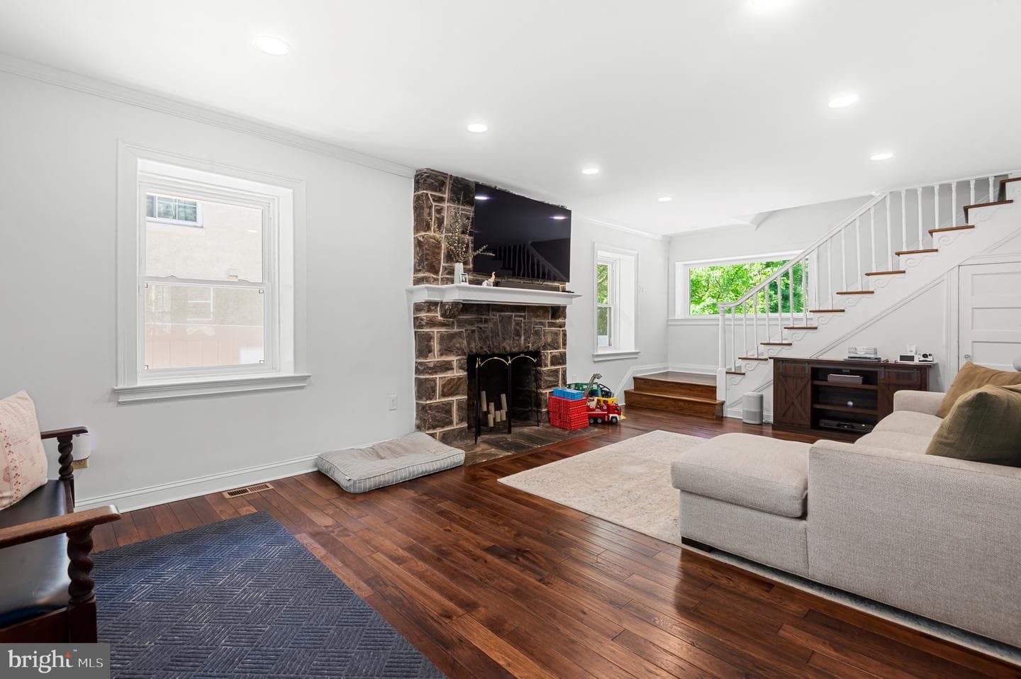 22 Maple Avenue photo 3