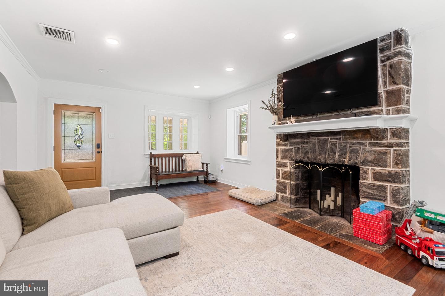 22 Maple Avenue photo 4