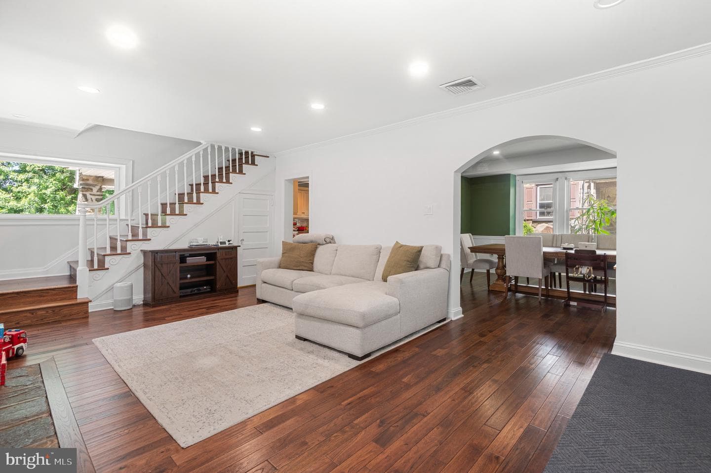 22 Maple Avenue photo 5