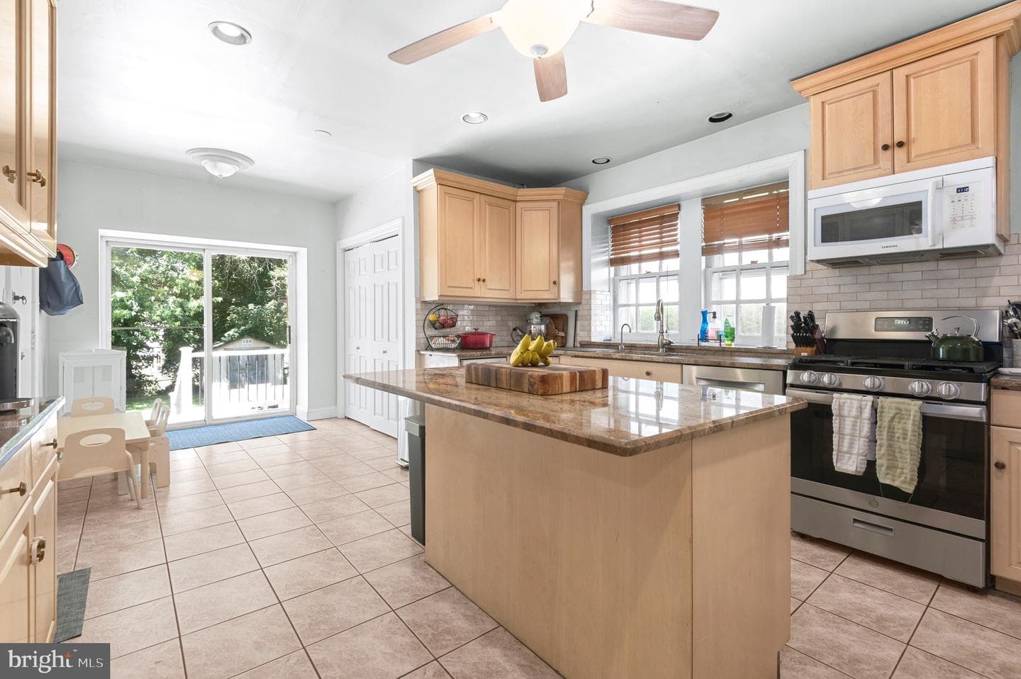 22 Maple Avenue photo 9