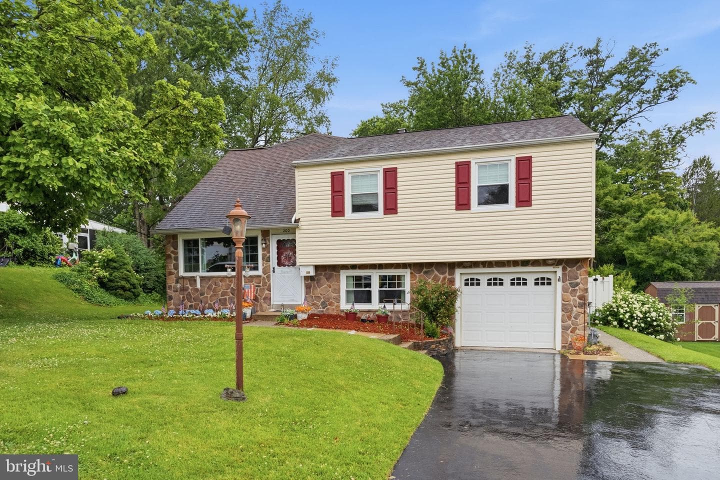 200 Lowell Terrace photo 1
