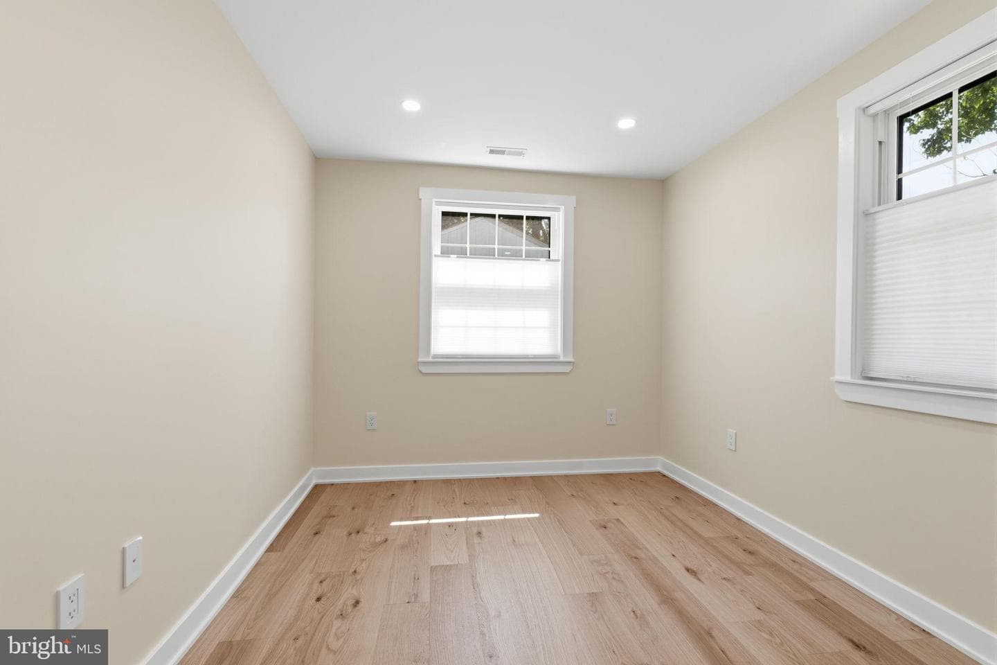 936 Wesley Avenue photo 28