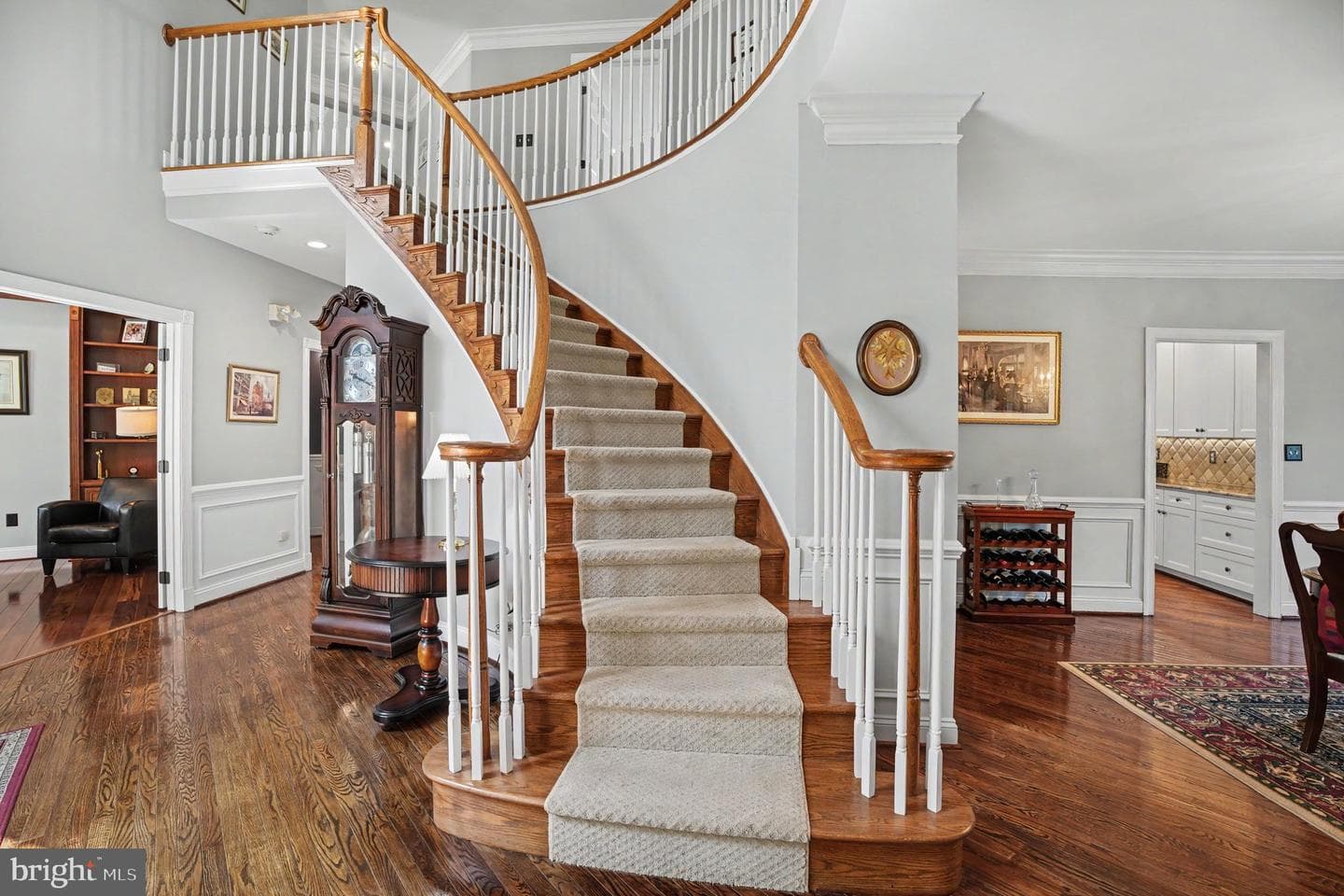 221 Hazeltine Circle photo 4