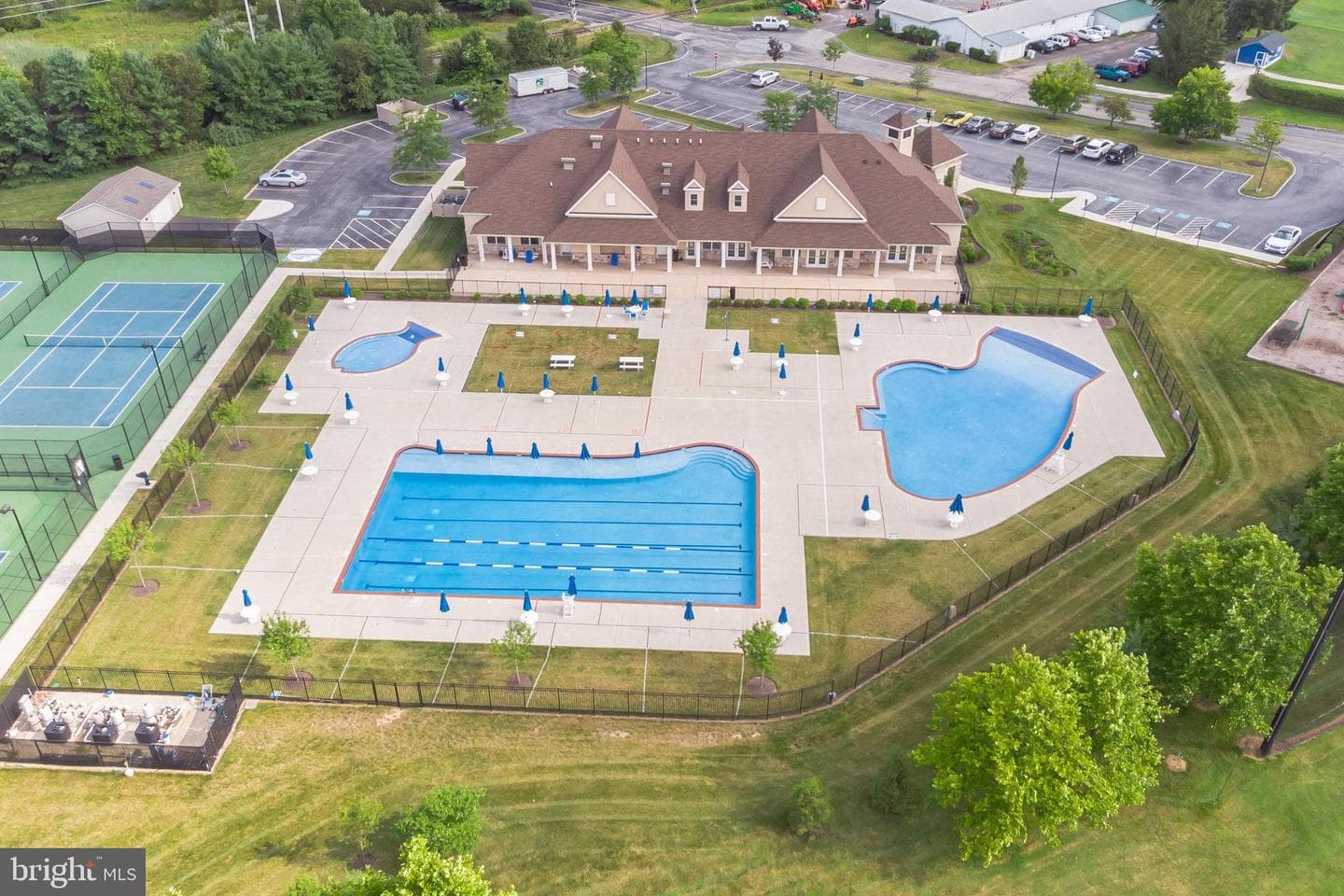 221 Hazeltine Circle photo 53